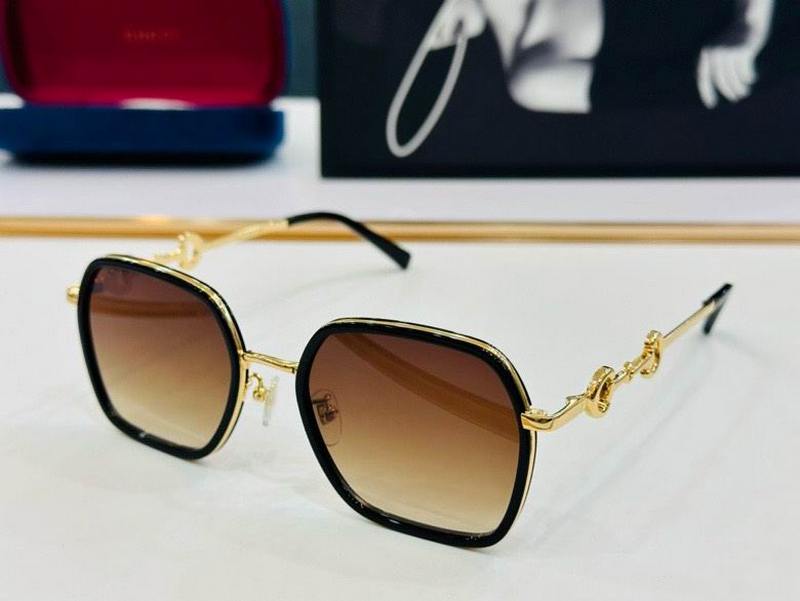 Gucci Sunglasses 852